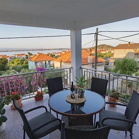 Apartman Sara Преко Екстериор снимка