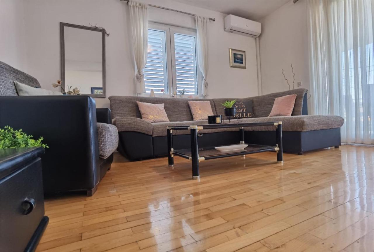 Apartman Sara Преко Екстериор снимка