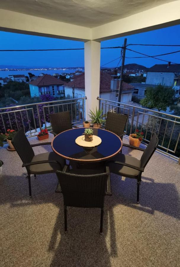 Apartman Sara Преко Екстериор снимка
