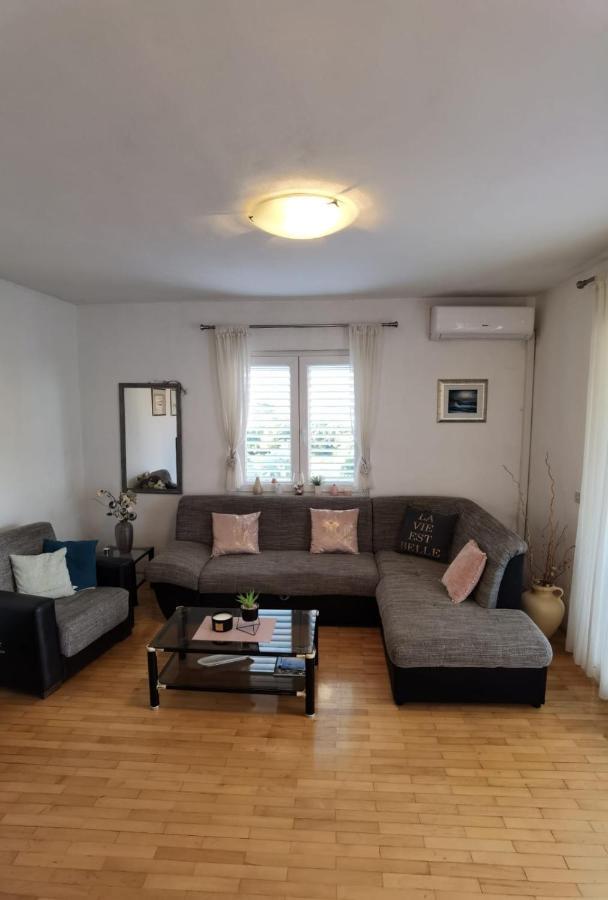 Apartman Sara Преко Екстериор снимка