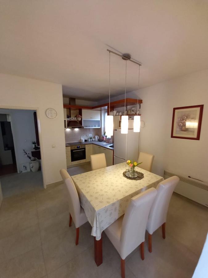 Apartman Sara Преко Екстериор снимка