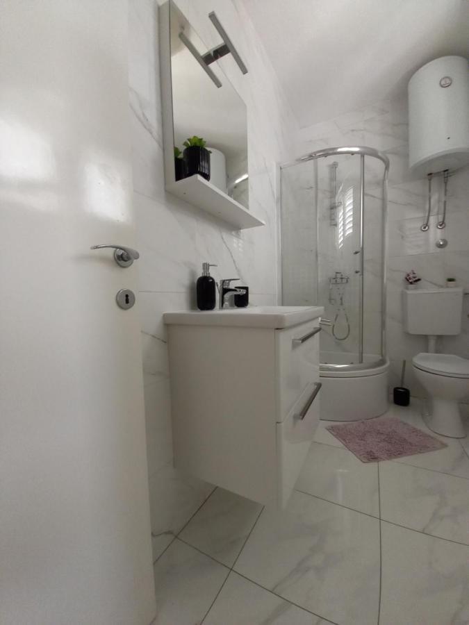 Apartman Sara Преко Екстериор снимка